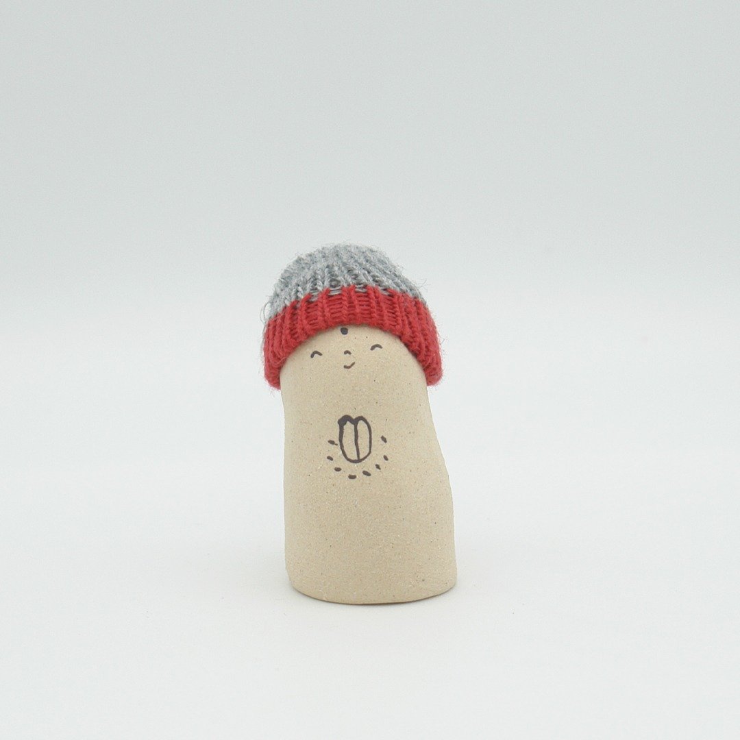 手作陶偶 戴针织帽的 Jizo S尺寸 - 摆饰 - 陶 卡其色