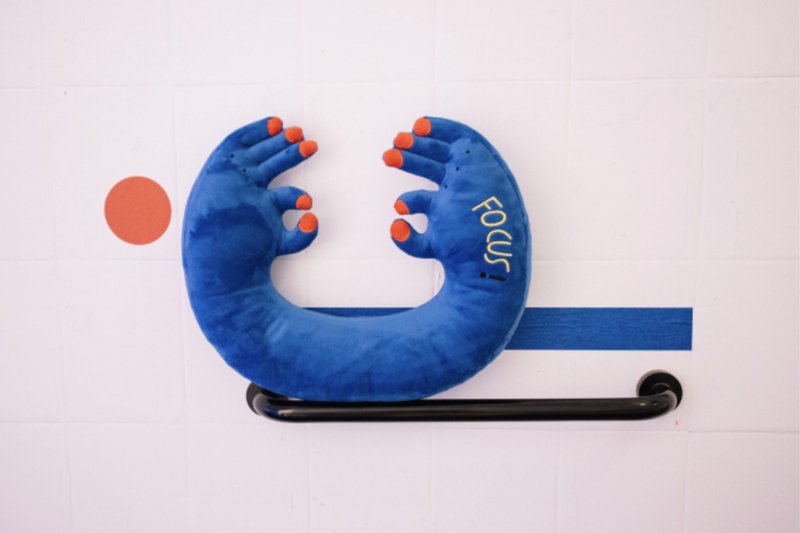 社畜减压OK枕 療癒系抱枕 颈枕 靠枕 旅行枕 午睡枕 - 枕头/抱枕 - 聚酯纤维 蓝色