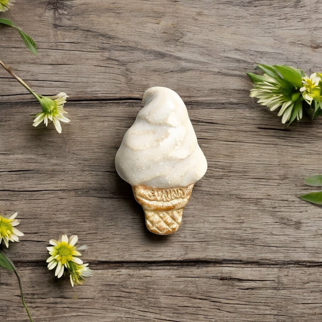 陶瓷胸针 蓝天软冰淇淋 - 胸针 - 陶 白色