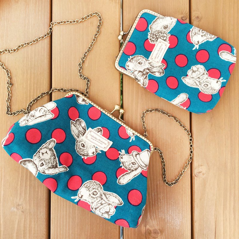 Goody bag 2018 亲子福袋-手作古铜口金包零钱包组 爱丽丝的兔子 - 化妆包/杂物包 - 棉．麻 蓝色