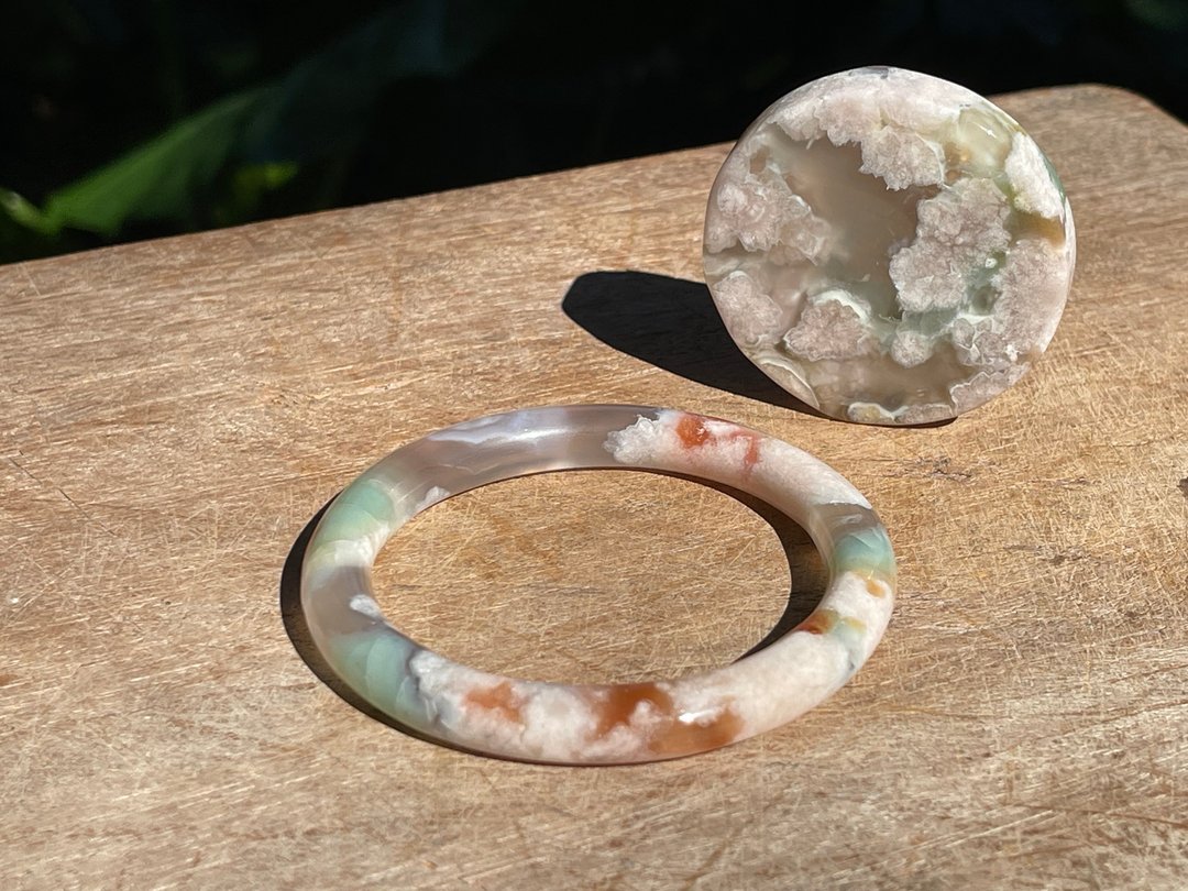 飞天敦煌淡彩镯 - 樱花玛瑙。彩虹细骨镯。稀有品项 - 手链/手环 - 半宝石 多色