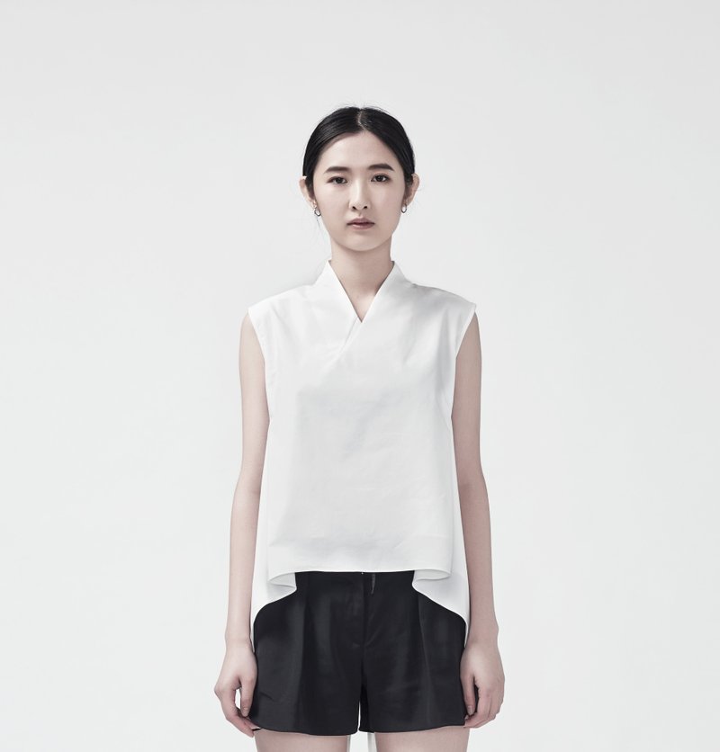 TRAN - Y领后开衩短上衣 - 女装上衣 - 棉．麻 白色