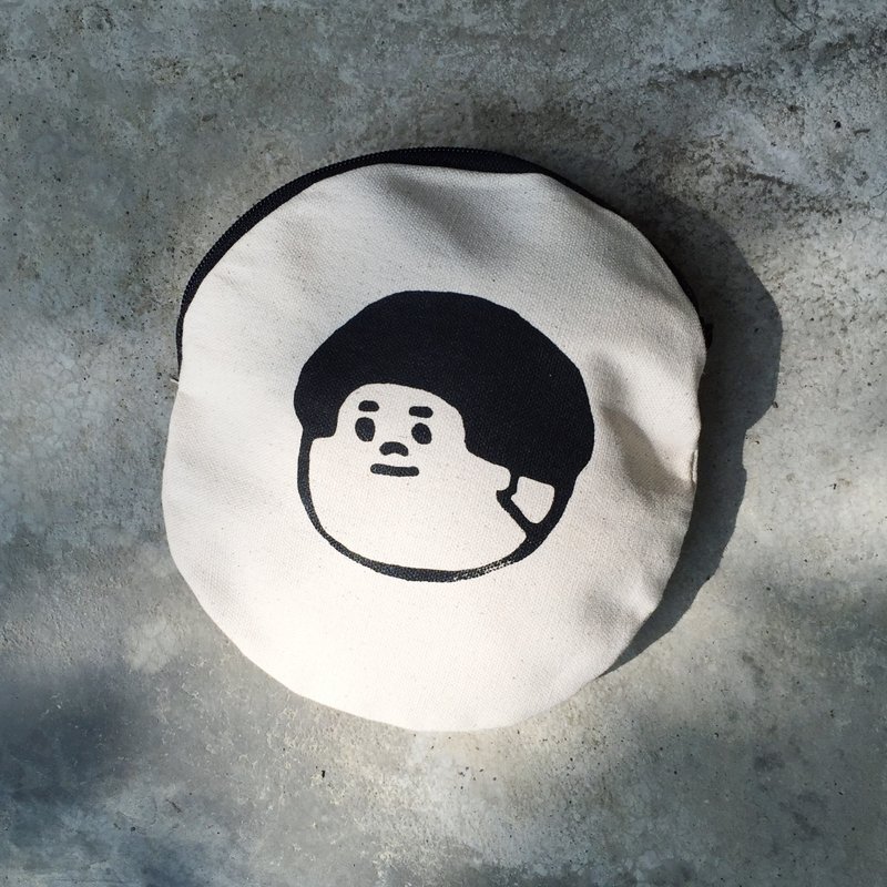 愚蠢的人类-介太(男孩) 不太圆的大圆形包/手工绢印 -酷酷黑 - 化妆包/杂物包 - 其他材质 黑色