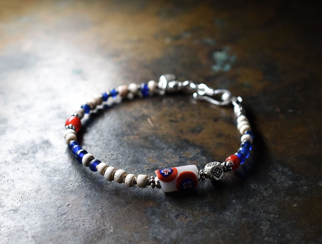 Cross pattern antique millefiori beads and white and blue beads, white hearts, Karen Silver bracelet - 手链/手环 - 玻璃 白色