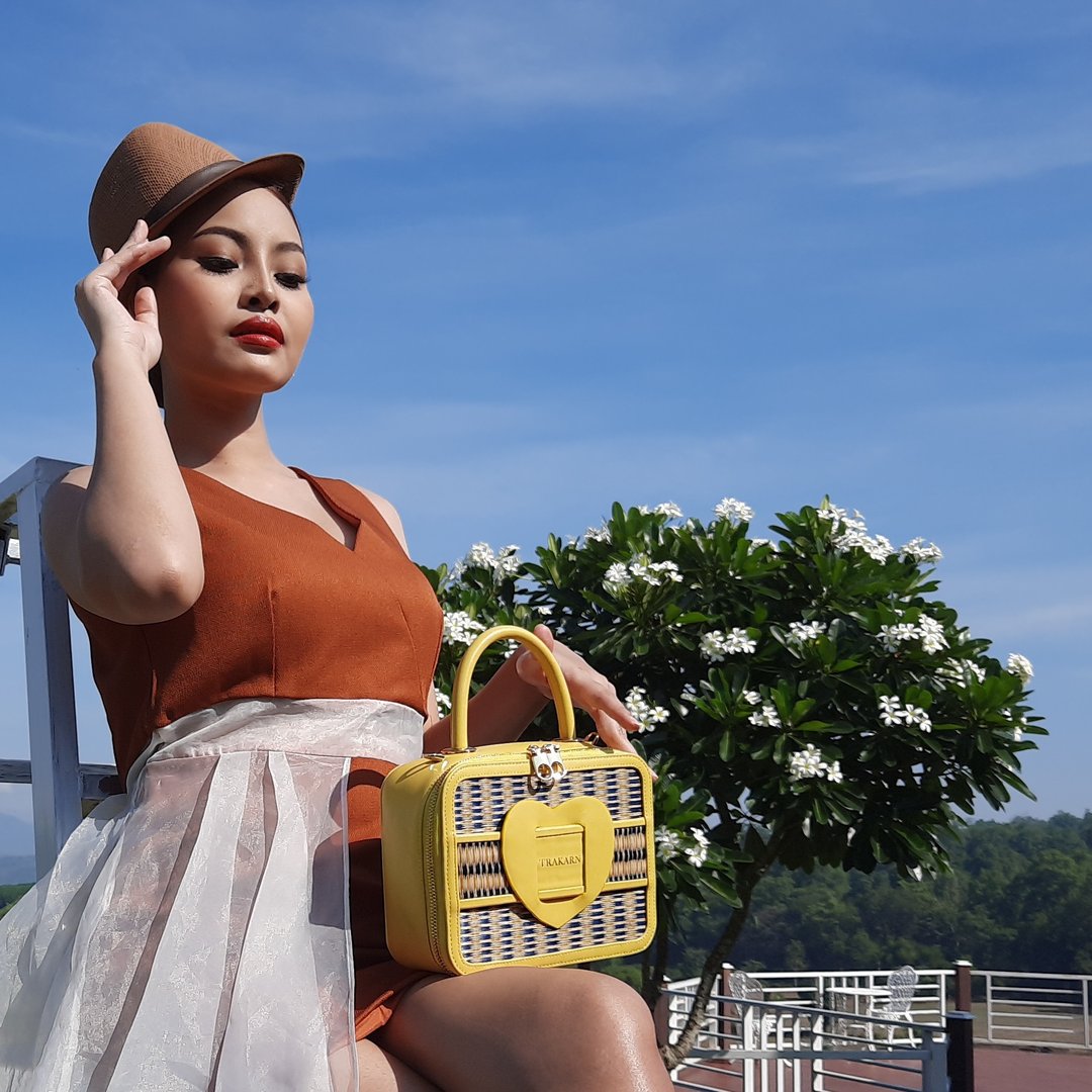 Handmade Fashion Bag Thai Modern Style heart shaped belt TK02-YELLOW - 手提包/手提袋 - 人造皮革 黄色