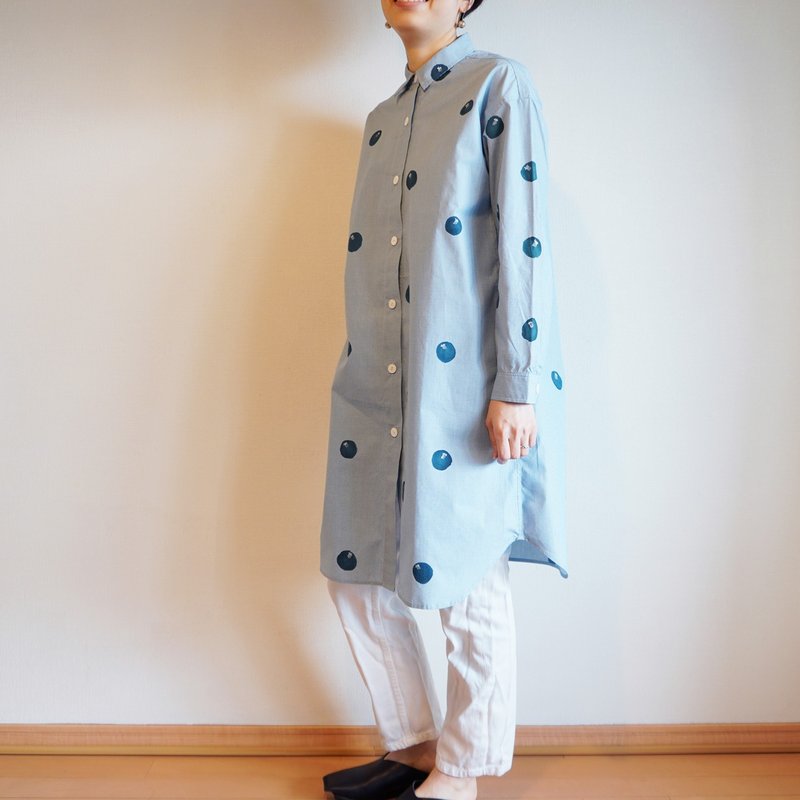 Long shirt Gingham check, light blue, dot camellia - 女装上衣 - 棉．麻 蓝色