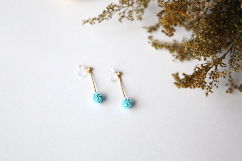 NEW / 天空蓝刺刺小松果球垂坠耳针/夹式耳环 - 耳环/耳夹 - 粘土 蓝色