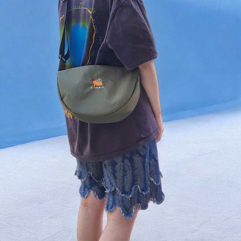 茑咪 原创刺绣设计马鞍包 斜背包 半月包/ 虾豹 海豹 军绿色 - 侧背包/斜挎包 - 尼龙 绿色