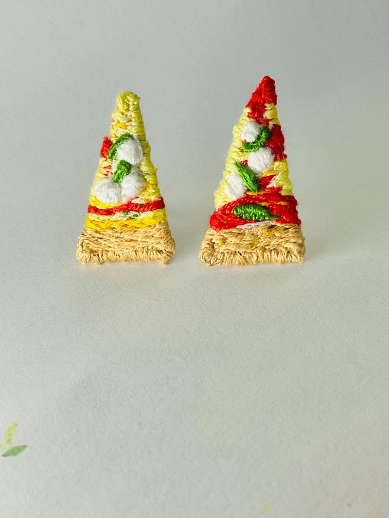 【现烤出炉】手工刺绣莫扎瑞拉起士披萨耳环B款/食物饰品/手作礼 - 耳环/耳夹 - 绣线 红色