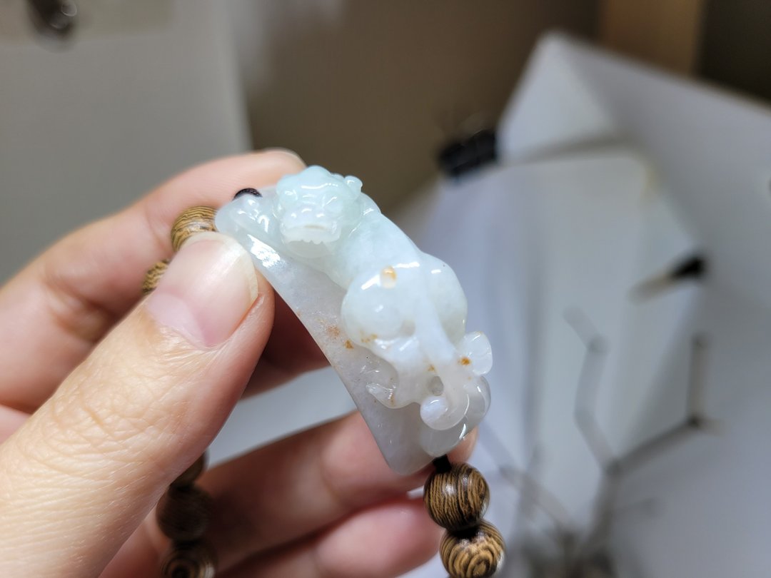 【亲翠】天然翡翠 豹型洒金如意尾绝美貔貅手牌 - 手链/手环 - 玉石 白色