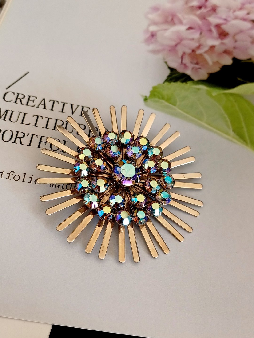 Avintage jewelry  炫目火花极光莱茵  胸针 别针 - 耳环/耳夹 - 其他金属 