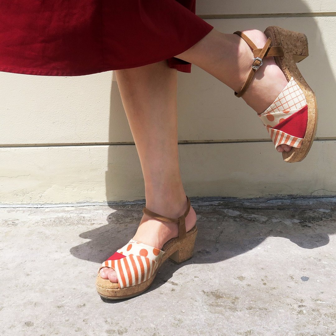 Color-Changing Sunny Day Sandals - Red - 男女凉鞋 - 聚酯纤维 红色