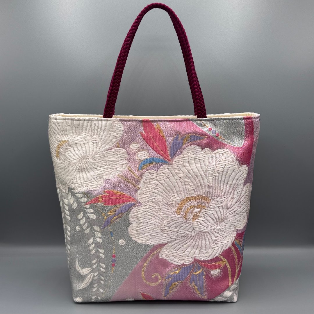【附底板】和服带 绳结 手工托特包 再造 六通柄袋帯 唐织 草花纹 牡丹 金银丝 - 手提包/手提袋 - 丝．绢 粉红色