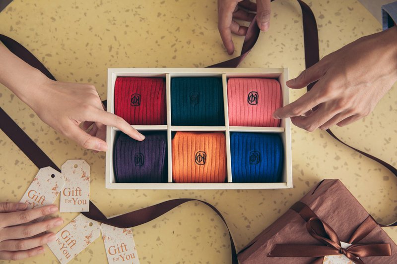 【圣诞节礼物】Colorful Box 缤纷选色罗纹绅士袜礼盒 - 绅士袜 - 棉．麻 多色