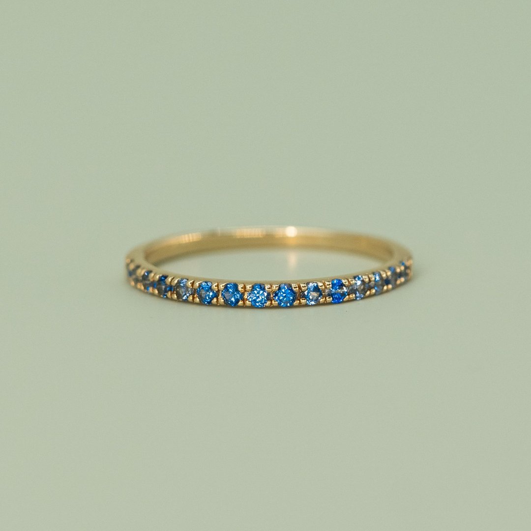 18K金蓝宝石线戒指 Blue Sapphire Band Ring - 戒指 - 贵金属 