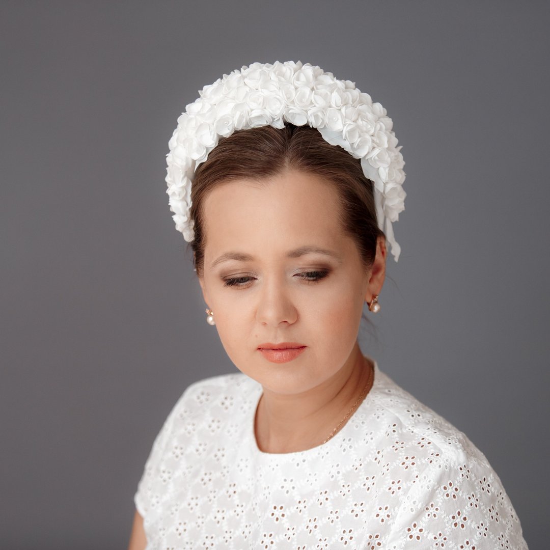 Bridal flower crown inspired by wonderful Grace Kelly. Wedding headband. - 发带/发箍 - 其他材质 白色