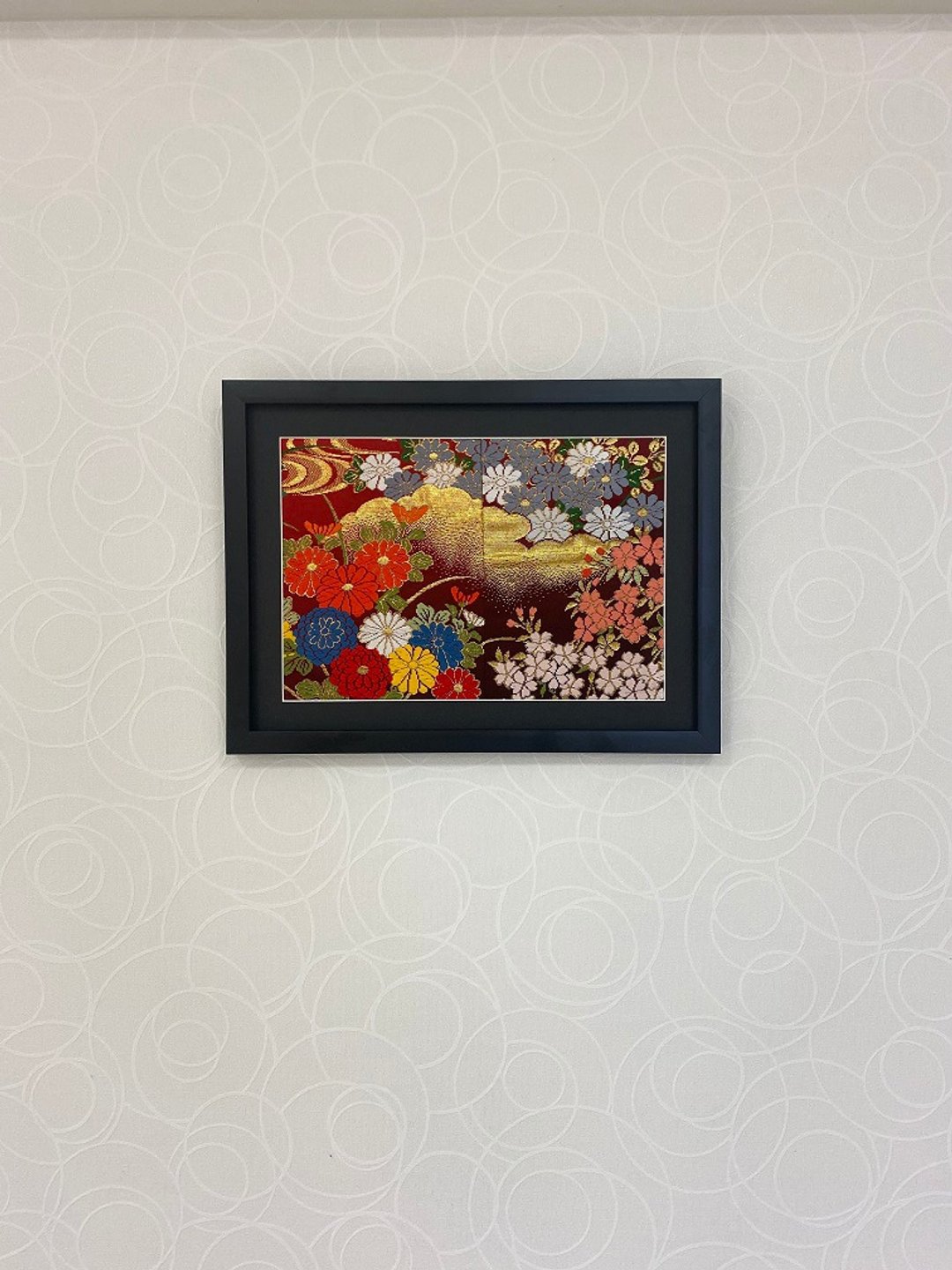 和服艺术画框100 刺绣和服 花 和风现代 日式室内装饰 礼物 结婚贺礼 新居贺礼 长寿贺礼 吉祥物 裱框装饰 - 摆饰 - 丝．绢 红色