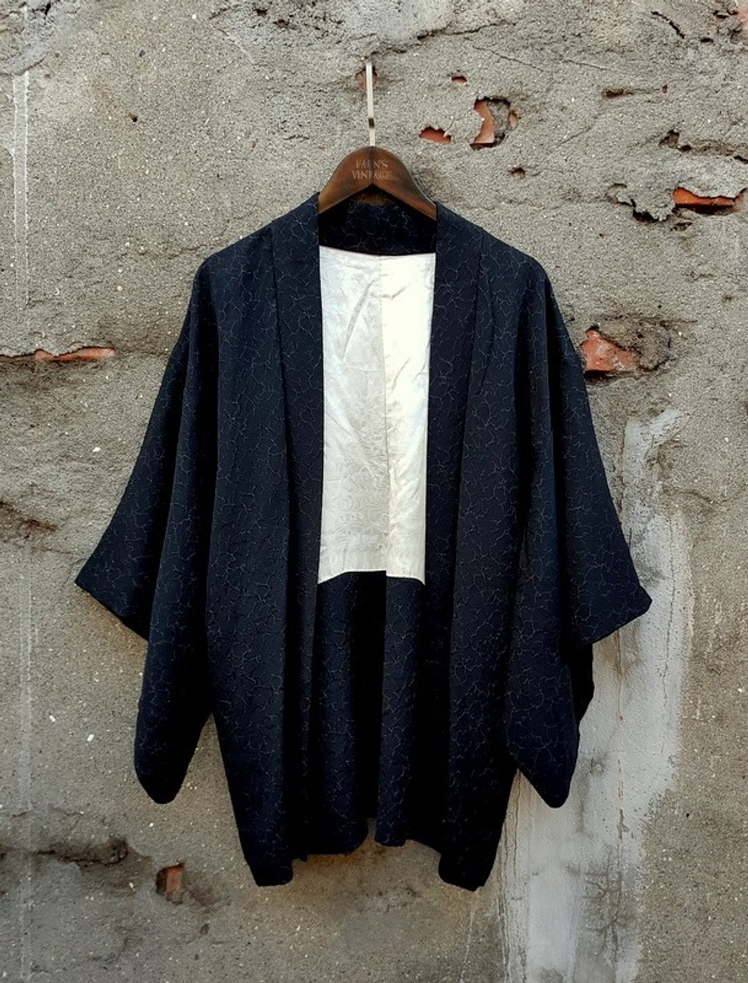小龟葛葛 - 纯黑爆裂银绣纹羽织古董和服外套 - 女装休闲/机能外套 - 丝．绢 