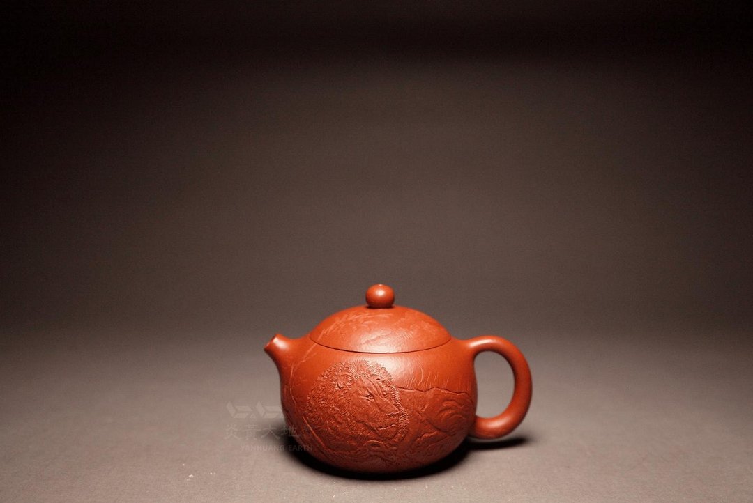 【威仪具足】国宝级陶刻大师 程刚陶刻 黄龙山朱泥大红袍 160cc - 茶具/茶杯 - 陶 红色