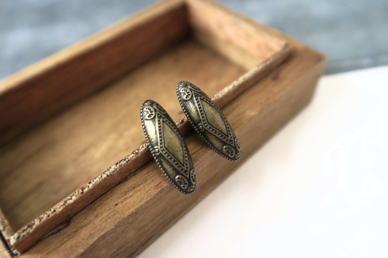 ↬karbitrary↫ 长形雕花古典 古铜 复古个性 中性 耳环 - 耳环/耳夹 - 其他金属 咖啡色