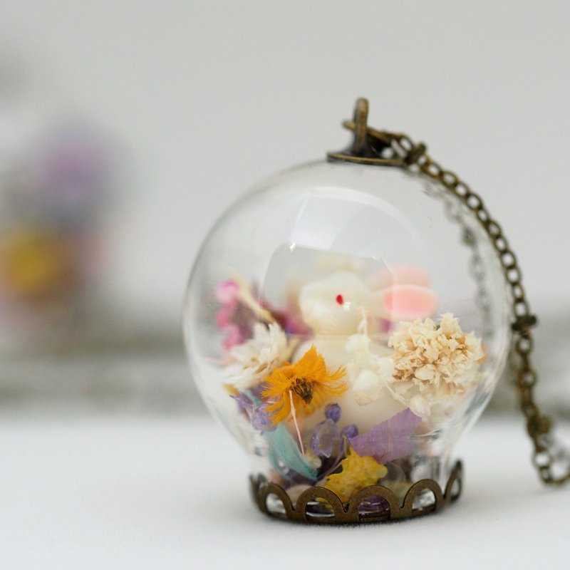 爱家作-OMYWAY手工制作干花兔子玻璃球颈链 - 颈链 - 玻璃 白色