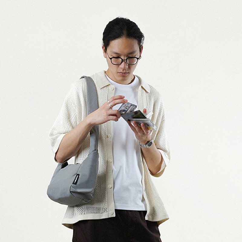 【FW25全新Wander系列】MILO 日常斜背包 小号 (珍珠灰) - 侧背包/斜挎包 - 环保材料 灰色