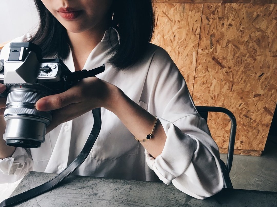 C型枝条手链 (黑) - C-type twig bracelet (black) - 手链/手环 - 宝石 金色