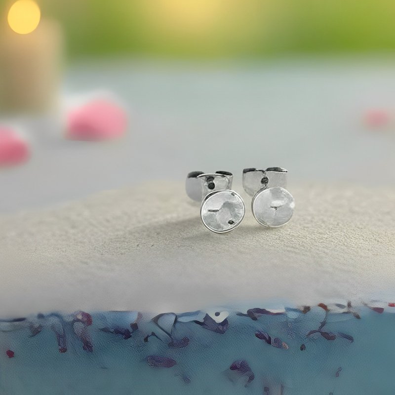 【锤纹韵律】钢锤纹圆形耳钉 | 精致锤纹 - 刚柔并济 - 耳环/耳夹 - 不锈钢 银色