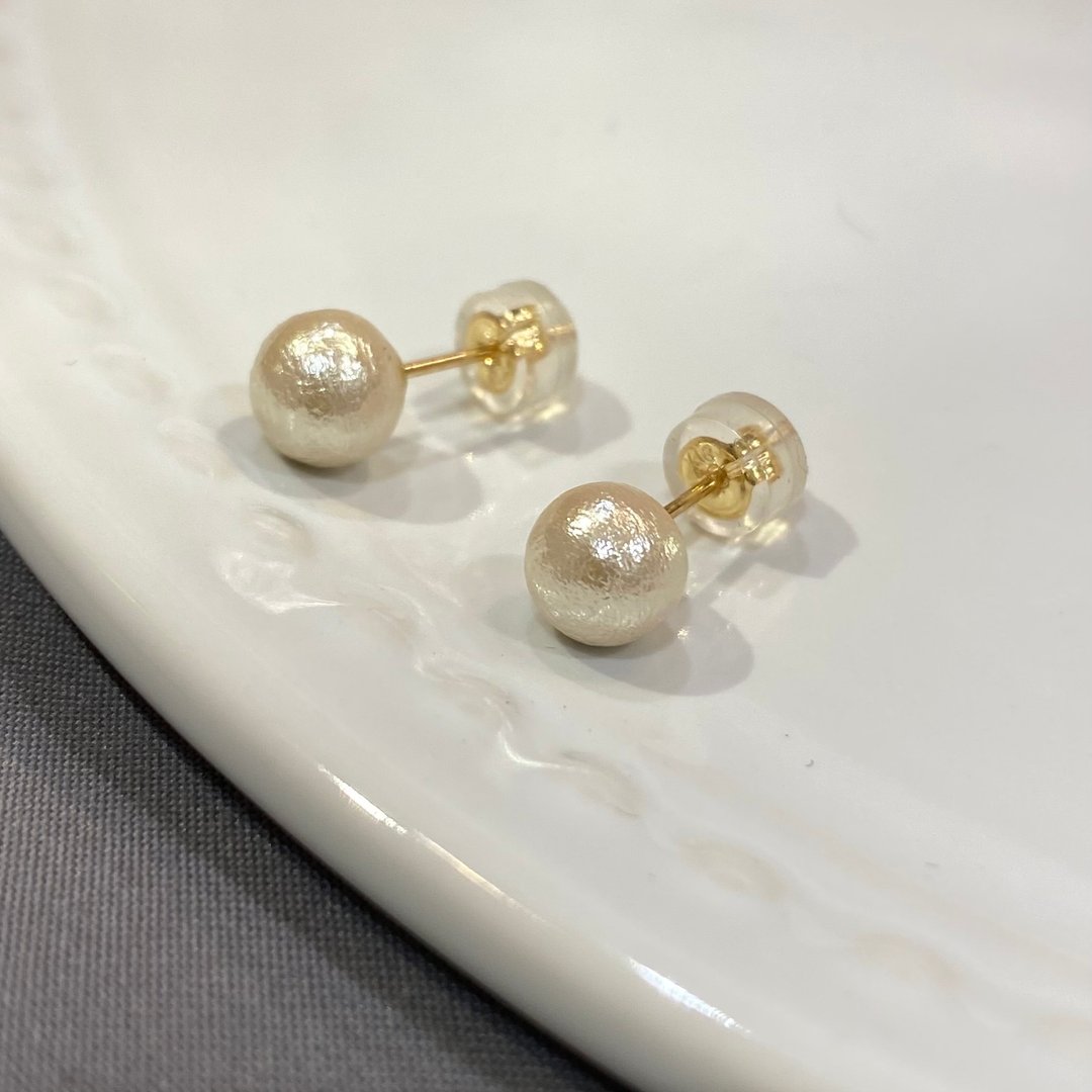 【K18 GOLD COTTON PEARL】18K 金 6mm 泉州 棉珍珠 耳环 18KP5 【SOLID GOLD】 - 耳环/耳夹 - 其他金属 白色
