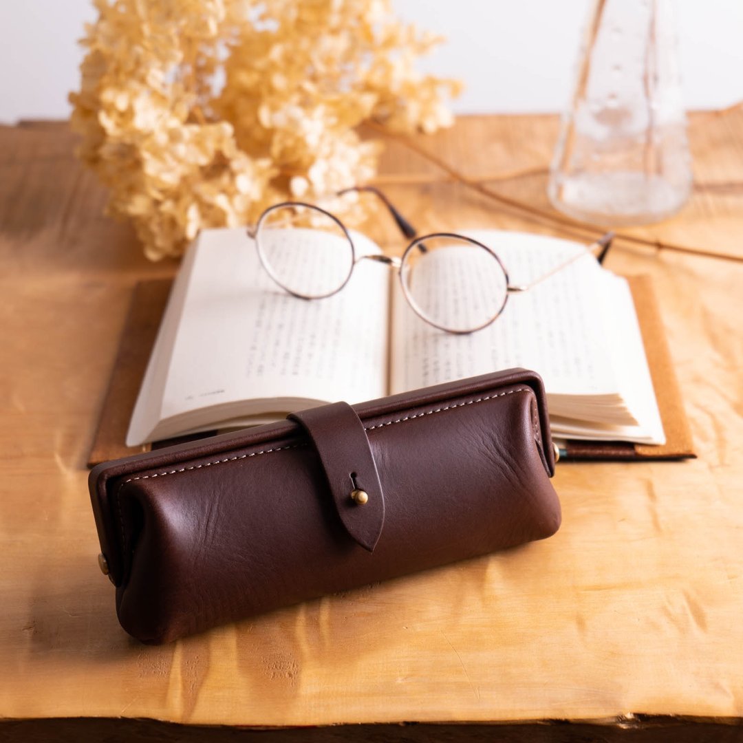 Paka-glass Slim #Chocolate Italian Leather Glasses Case [Enrollment Celebration] [Job Celebration] [Customizable Gift] - 眼镜盒/眼镜布 - 真皮 咖啡色