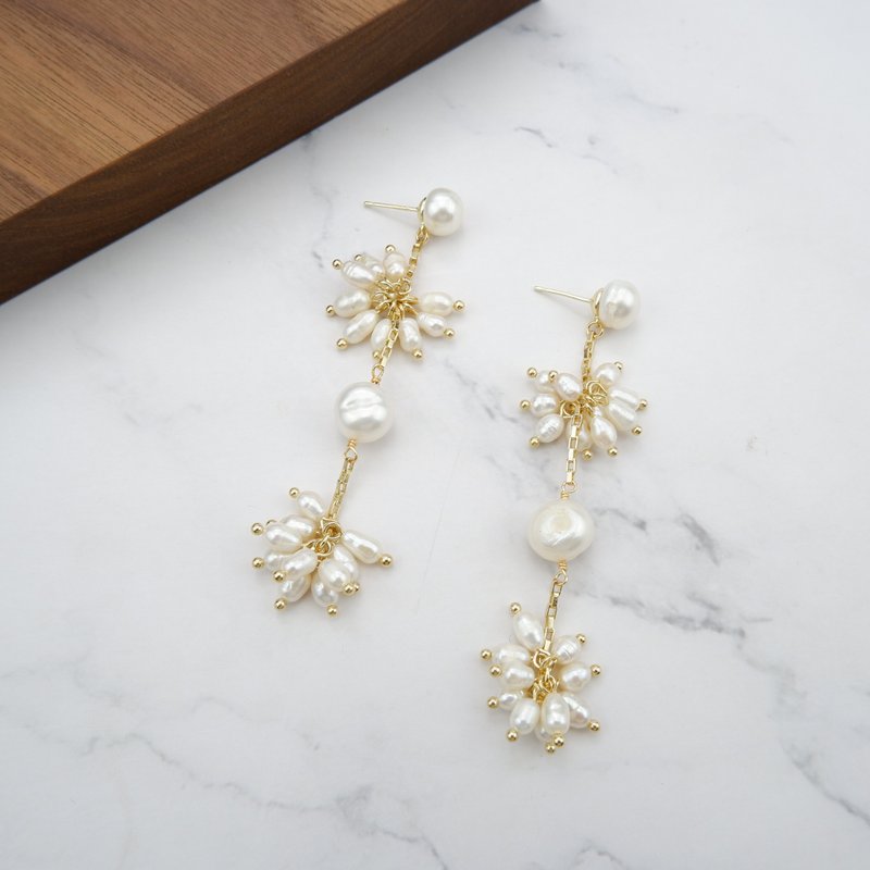 PANNE 珍珠耳环，吊灯造型 - 耳环/耳夹 - 珍珠 白色
