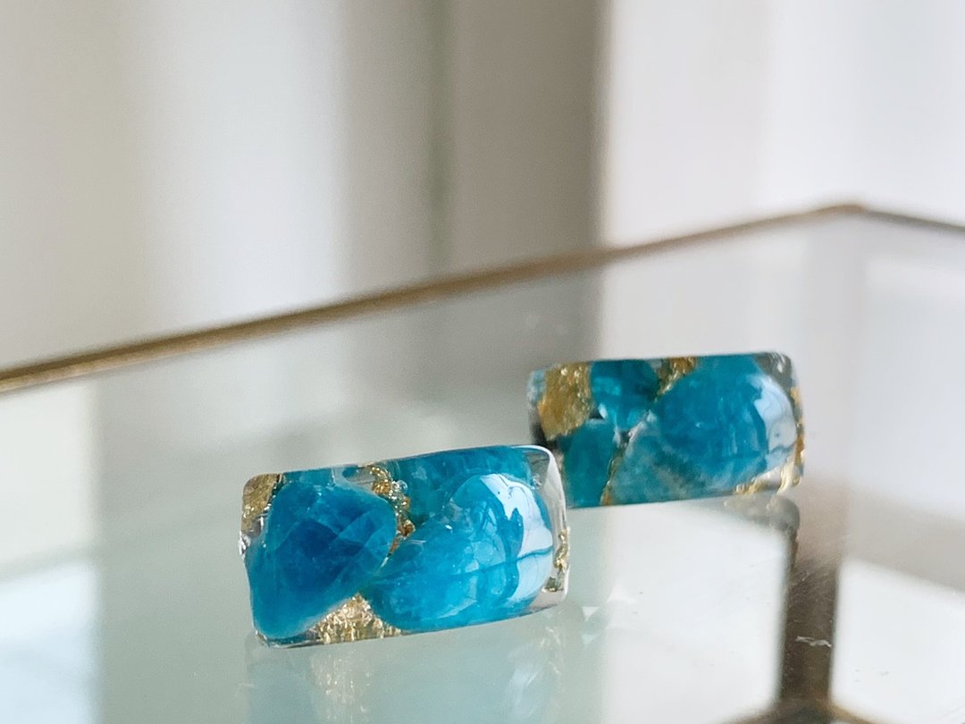 [Unisex] Detox Emotions Blue Apatite Studs Resin Clip-On/Piercings - 耳环/耳夹 - 树脂 蓝色
