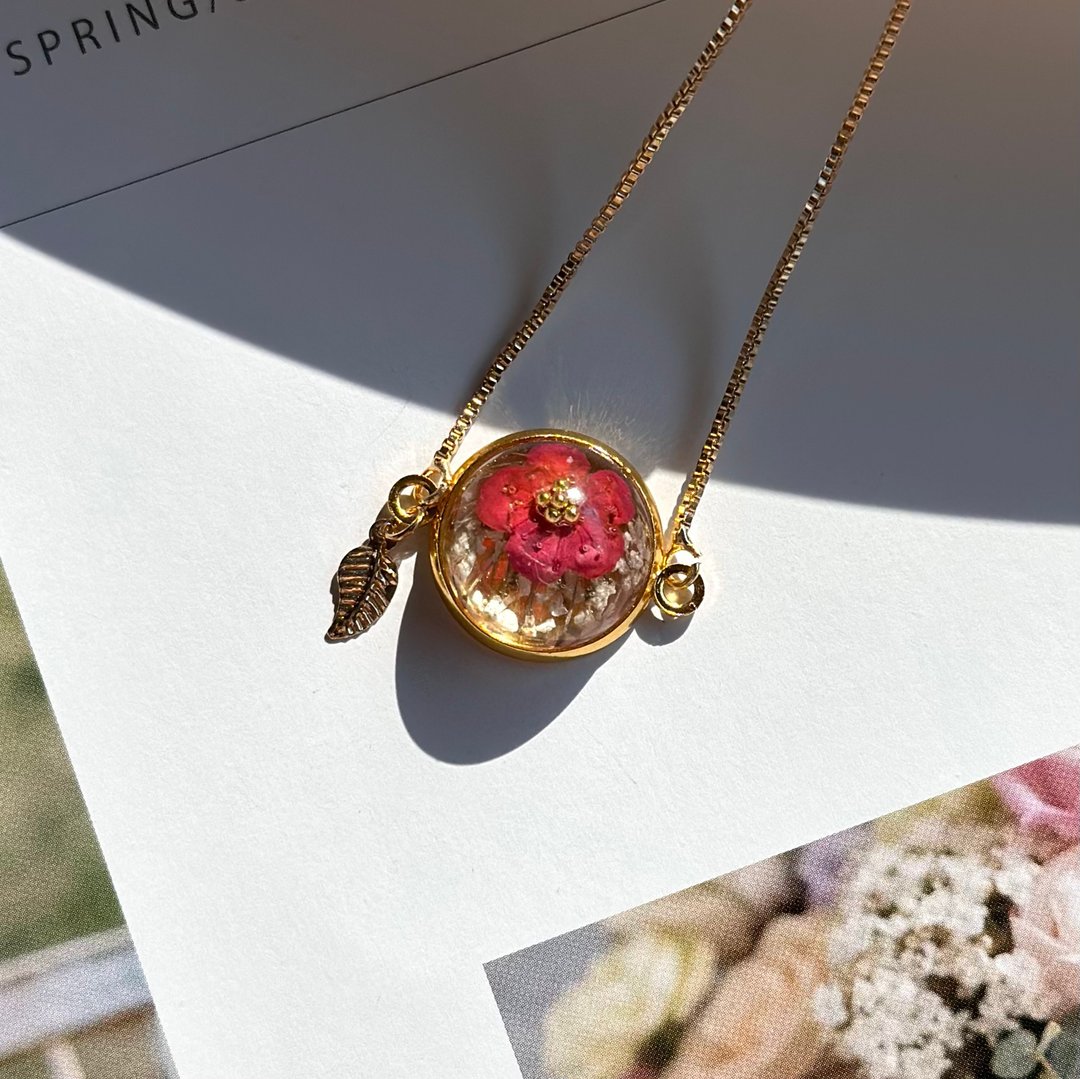 Handmade Flower Bracelet With 14K Gold Freesize Adjustable Chain (Ume Flower) - 手链/手环 - 贵金属 多色