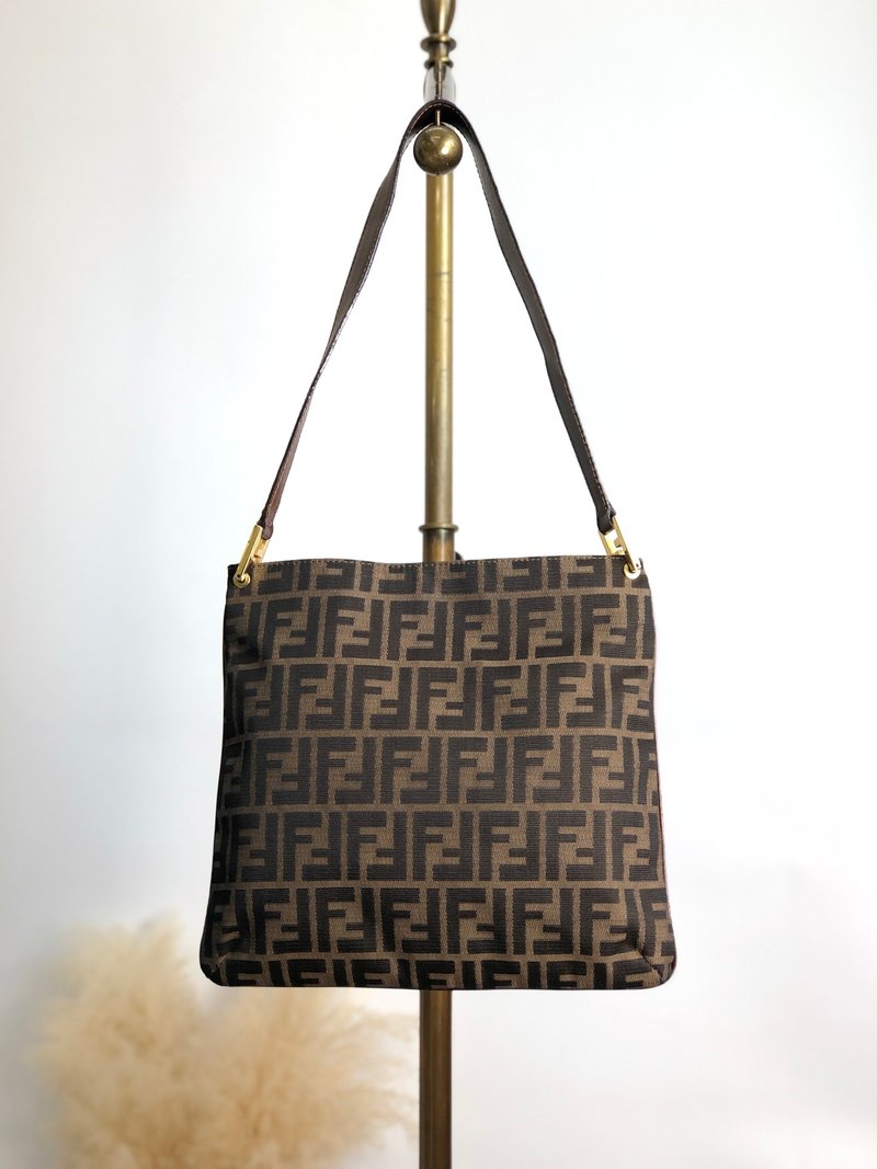 【日本直送 品牌二手包】FENDI ZUCCA 肩包棕帆布 皮革 肩背包 复古 si43ga - 侧背包/斜挎包 - 棉．麻 咖啡色