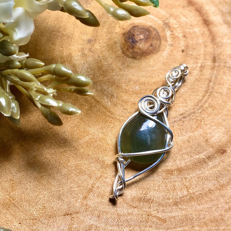 能量水晶项链-湮-绿发晶、水晶灵摆项链、艺术编织、编织项链 - 项链 - 水晶 绿色