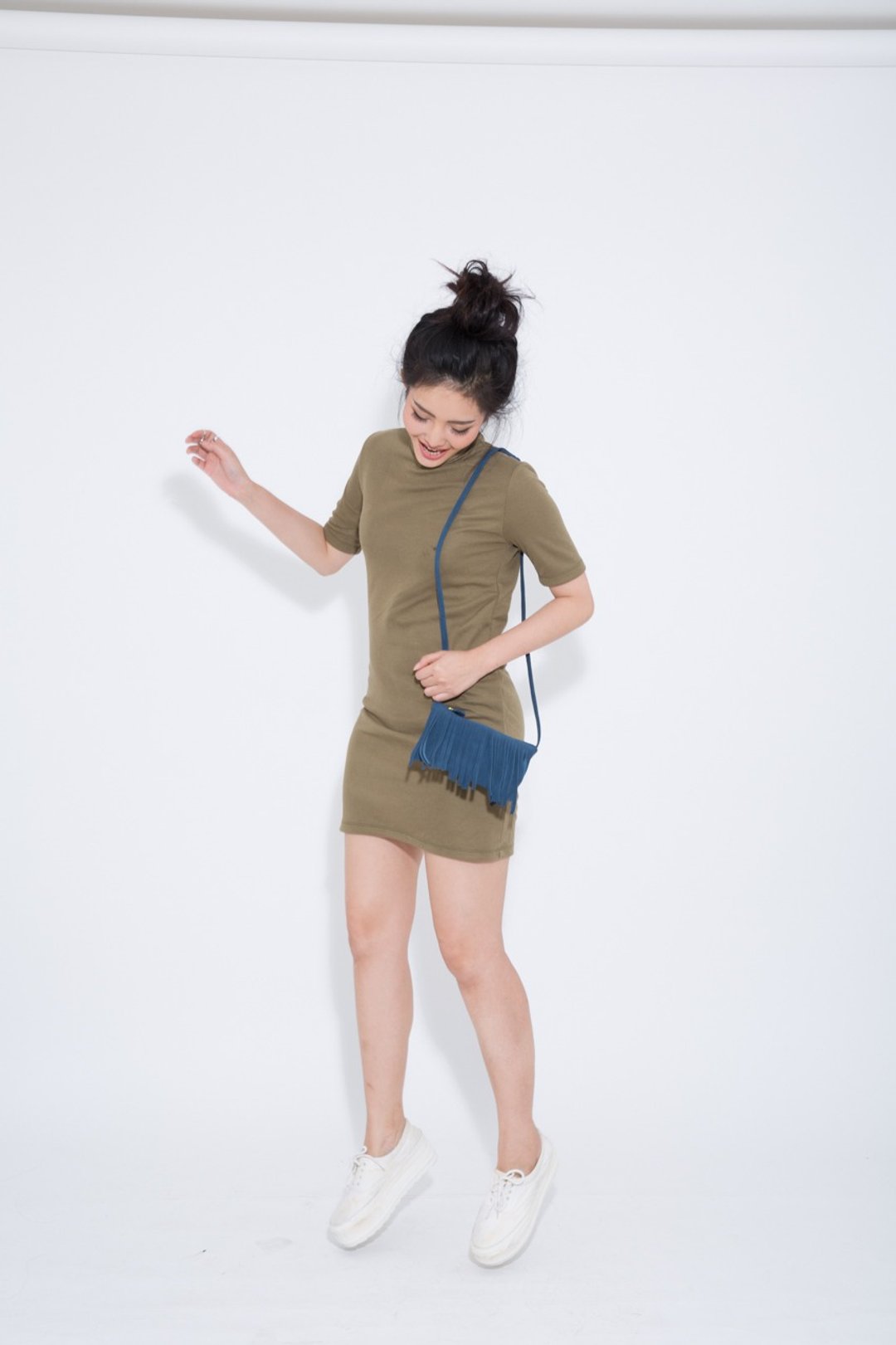 Mini fringe Blueberry: Leather cross-body bag ( Blue) - 束口袋双肩包 - 纸 