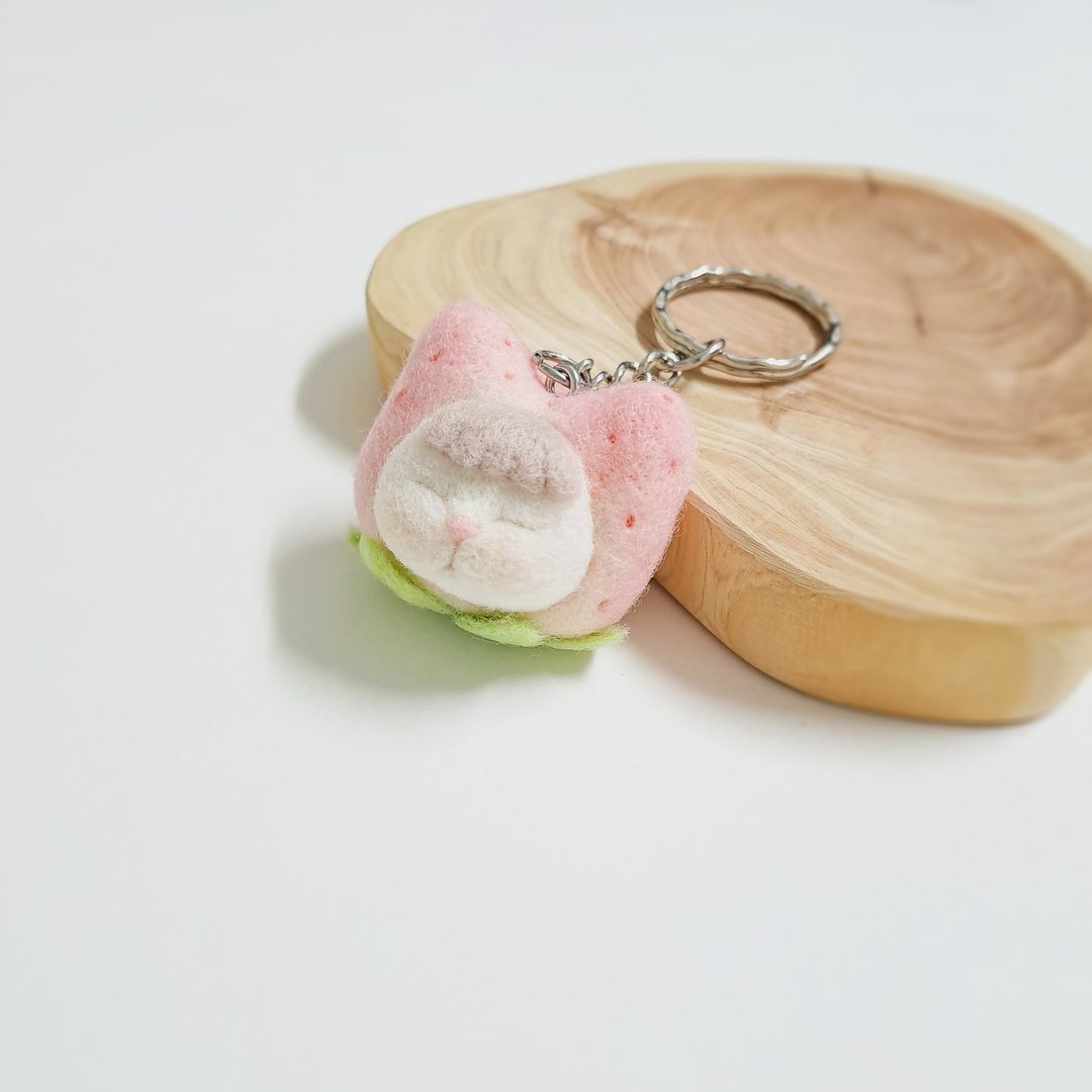 羊毛毡 草莓包裹着一颗猫头 钥匙圈 - 钥匙链/钥匙包 - 羊毛 粉红色