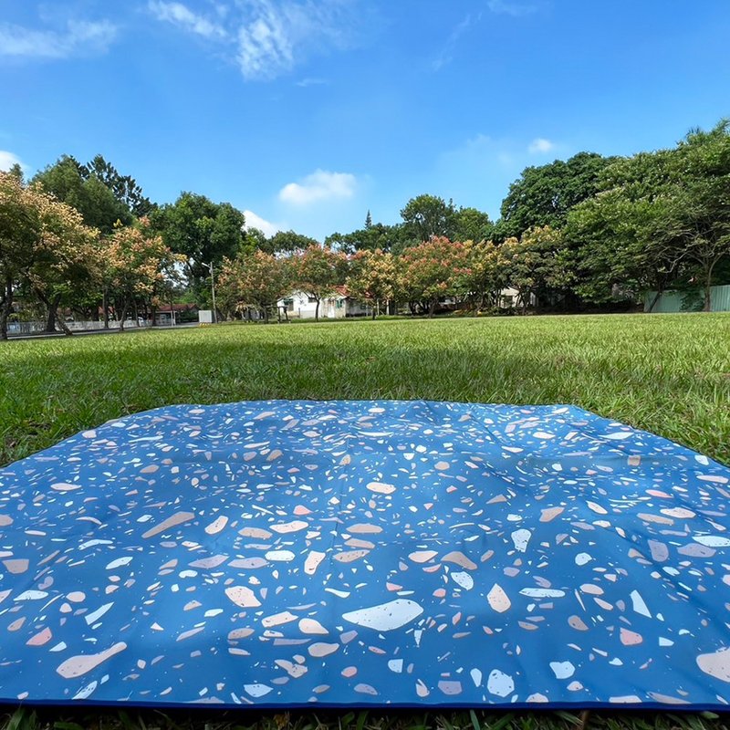 【升级款】防泼水户外露营野餐垫(附赠同款收纳袋) 蓝色几何 - 野餐垫 - 防水材质 