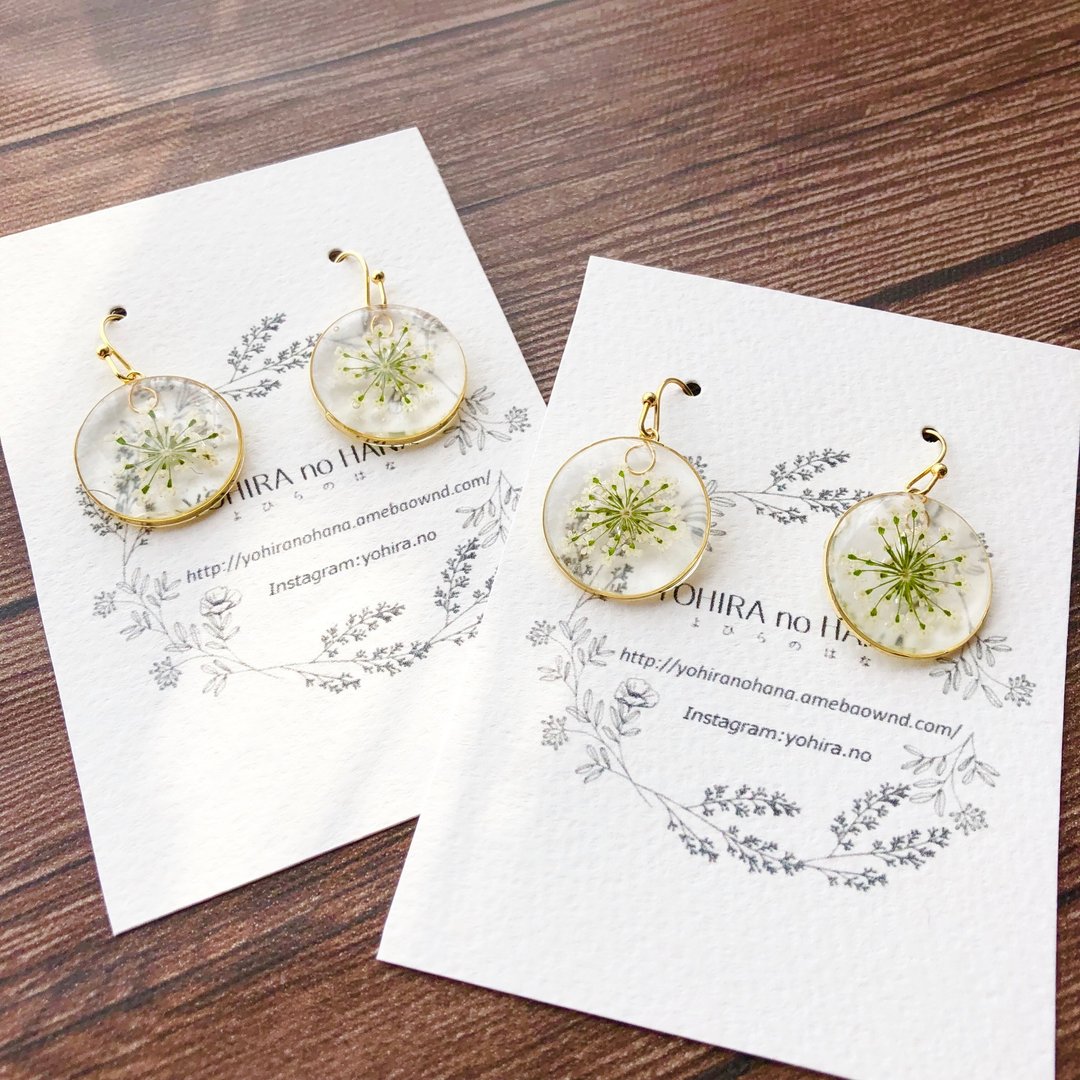 Flower round hook earrings - 耳环/耳夹 - 植物．花 白色