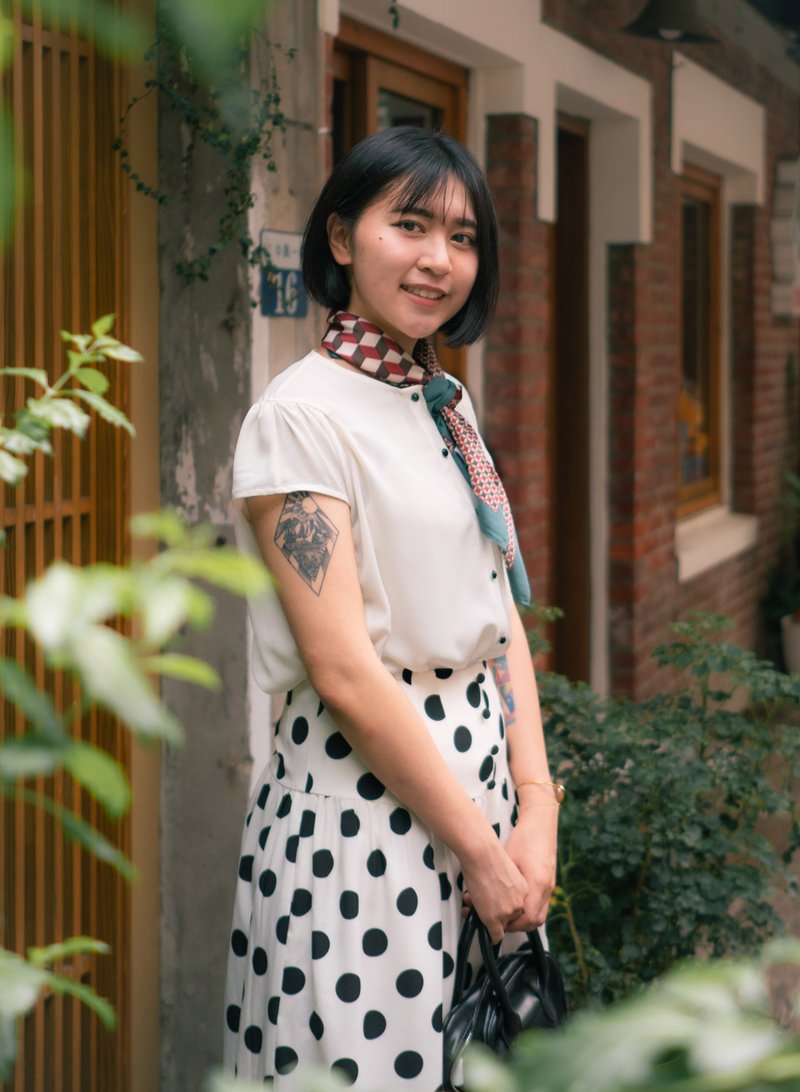 小圆领肩细褶上衣 // 乳白 - 女装上衣 - 聚酯纤维 白色