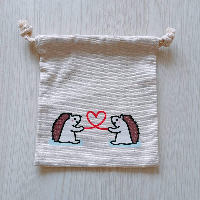 刺猬 手绘束口收纳袋 束口袋 18cm*19cm - 化妆包/杂物包 - 其他人造纤维 白色