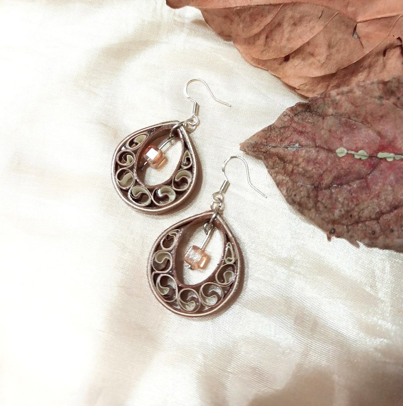 纸工艺 衍纸 卷纸 手作饰品—流连 / 米白色 - 耳环/耳夹 - 纸 白色