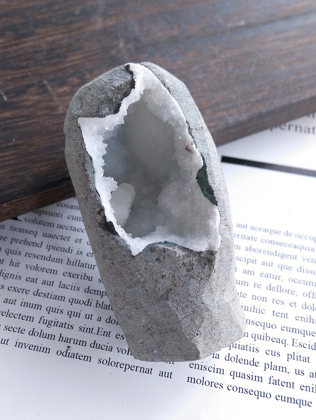 Apophyllite 印度产地  鱼眼石 石窝晶洞 沸石共生 天然矿石 原矿 - 摆饰 - 其他材质 