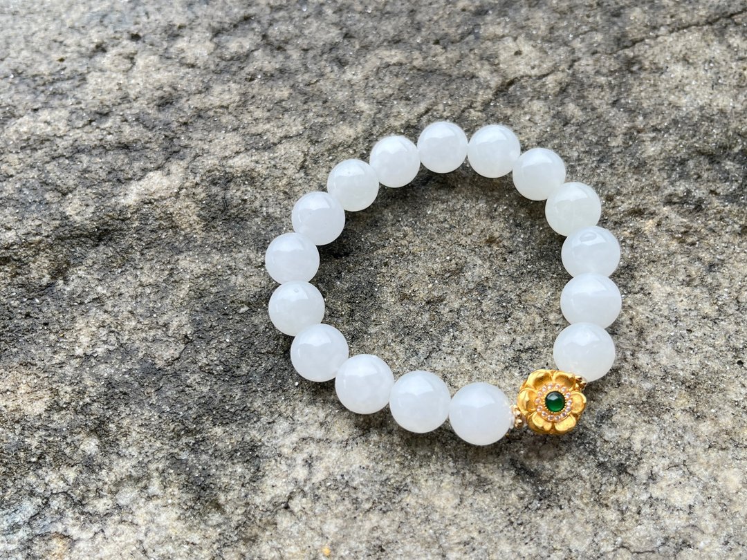 10mm天然和田玉/和阗玉-白玉 翡翠莲花设计单圈手串s - 手链/手环 - 玉石 白色