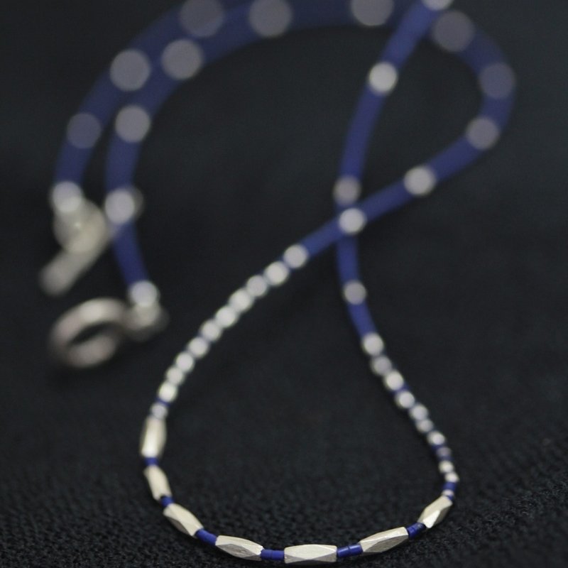 Dark blue lapis lazuli and silver beads necklace (N0021) - 项链 - 石头 蓝色