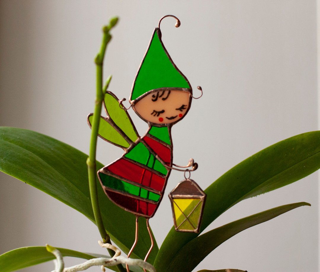 Flower Elf. Stained Glass decoration for flower pots. The Suncatcher - 摆饰 - 玻璃 绿色