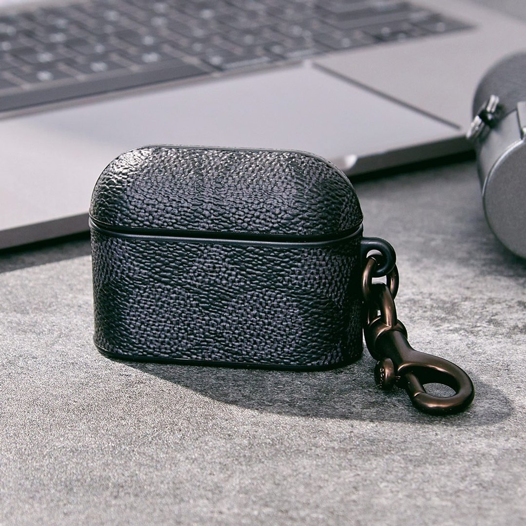 【COACH】AirPods Pro 1/2代 耳机保护套- 经典LOGO 黑色 - 耳机收纳 - 塑料 黑色