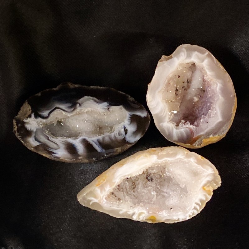 Edith & Jaz • 玛瑙晶洞 B (一套三个) - 摆饰 - 宝石 灰色