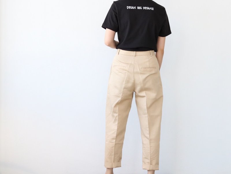 DREAM BIG DREAMS  文字印花T恤 - 女装 T 恤 - 棉．麻 黑色