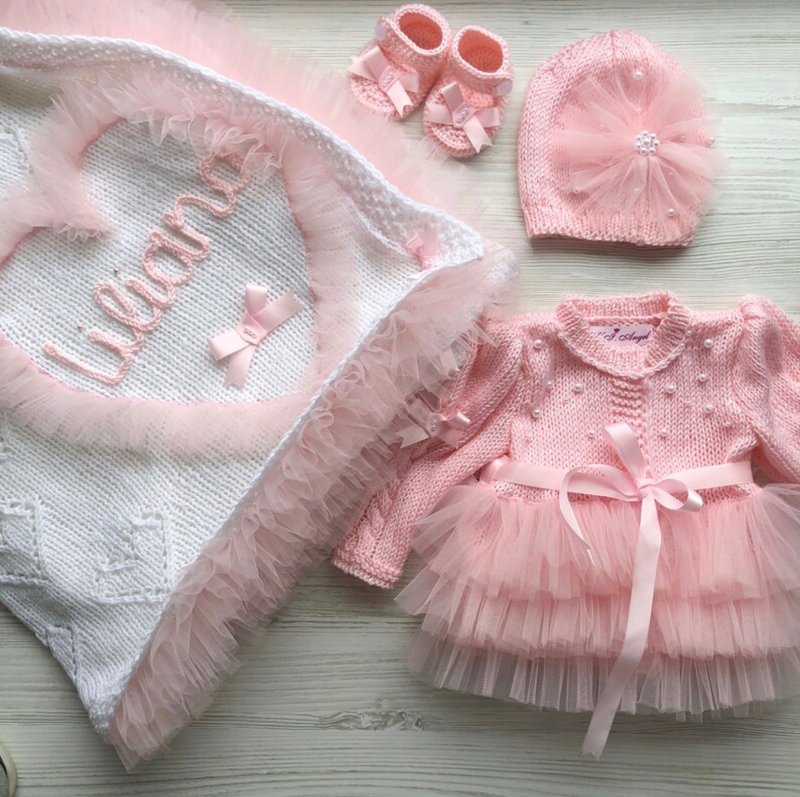 Hand knit clothing set for baby girl: dress, hat, shoes, blanket with name - 包屁衣/连体衣 - 其他材质 粉红色